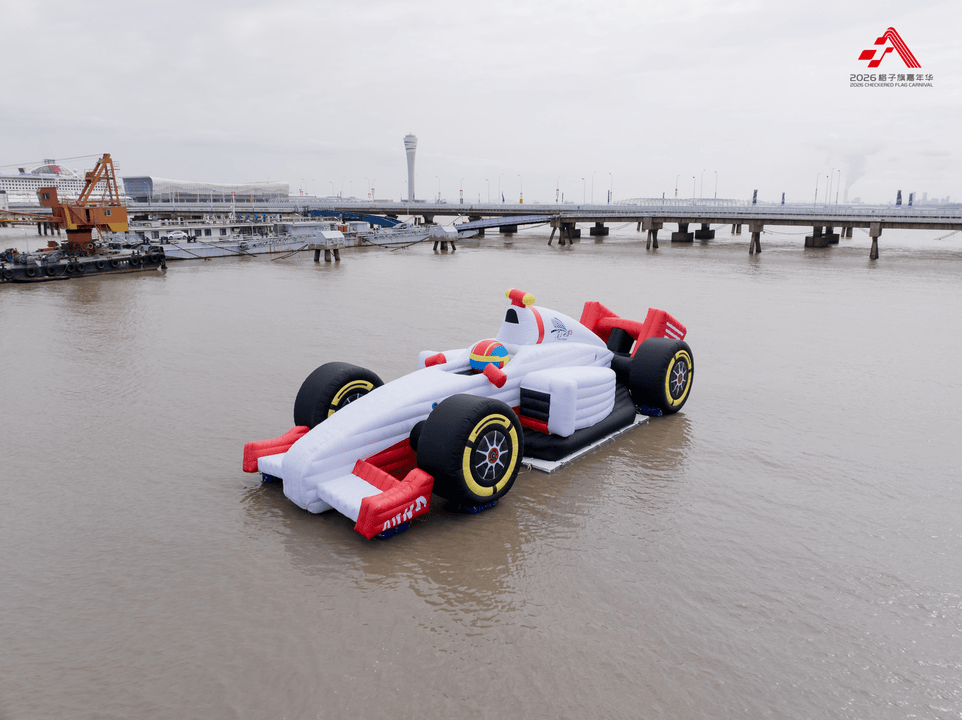 从《飞驰人生》到飞驰人生:2026格子旗嘉年华启幕 经典F1战车亮相西岸